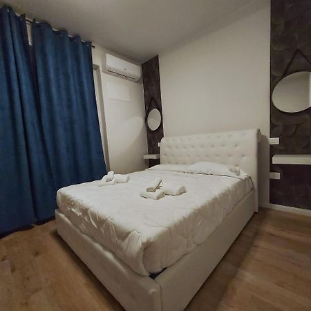 פסקיארה דל גארדה Hotel Benaco Mavras מראה חיצוני תמונה