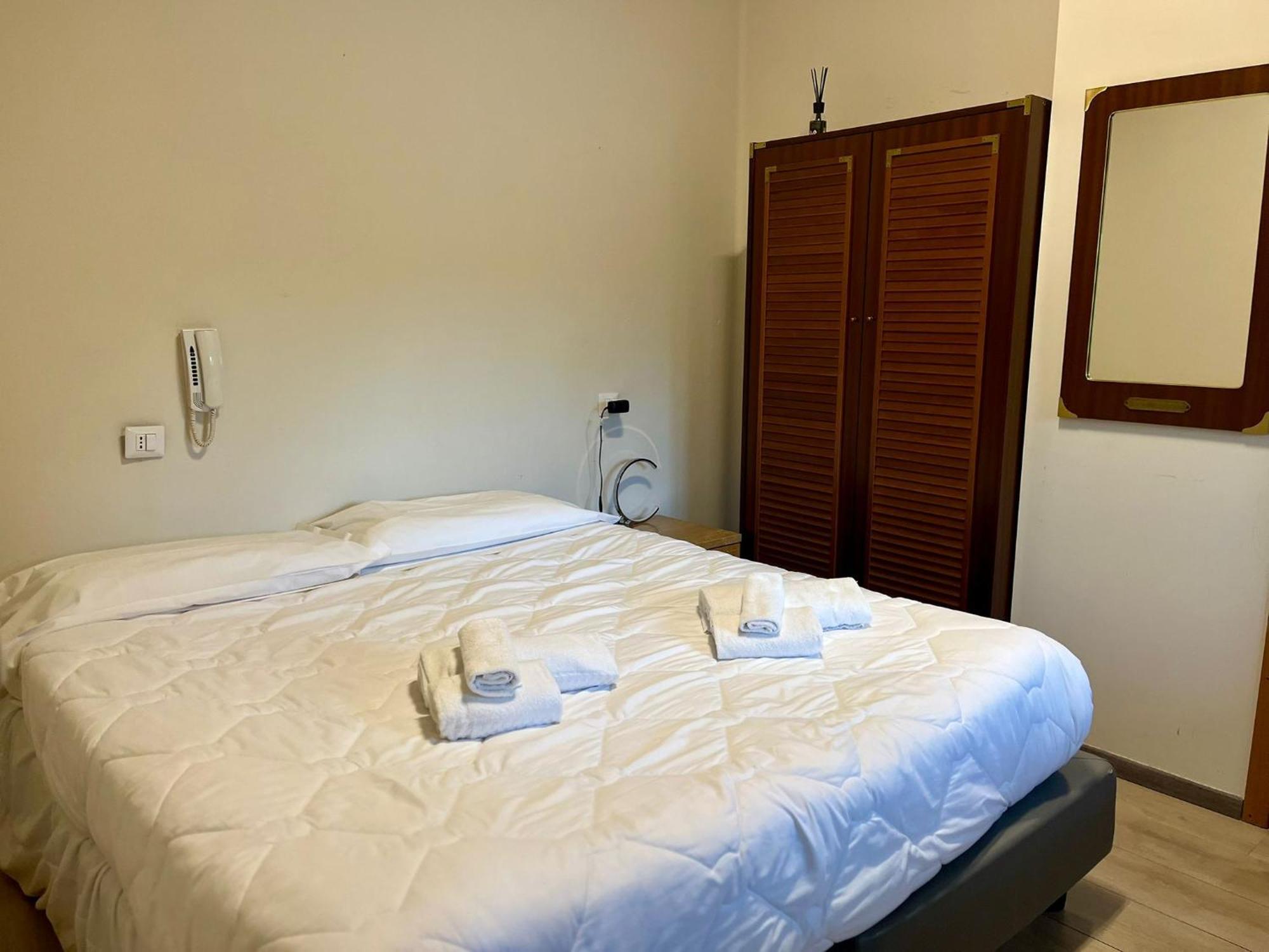 פסקיארה דל גארדה Hotel Benaco Mavras מראה חיצוני תמונה