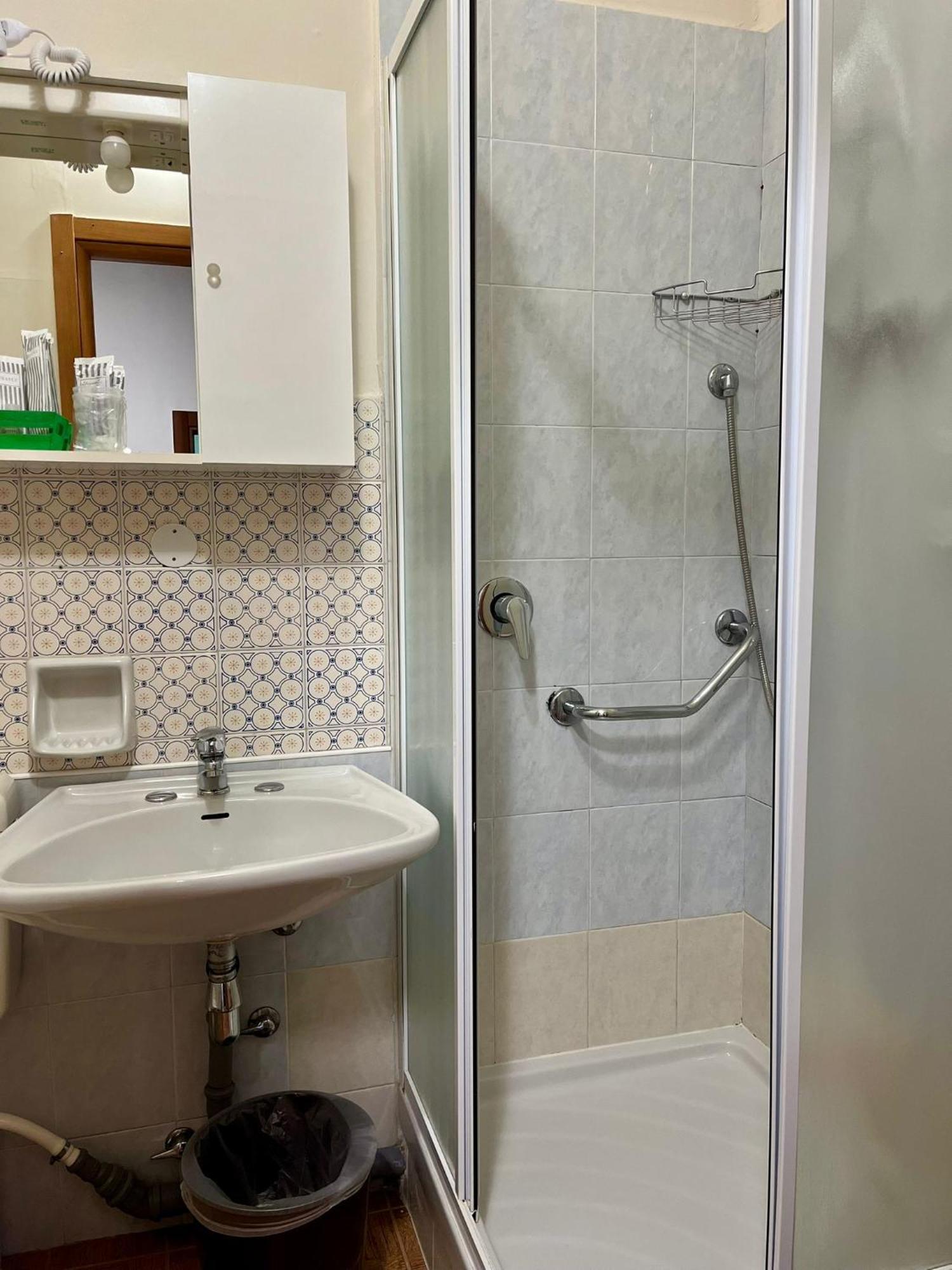 פסקיארה דל גארדה Hotel Benaco Mavras מראה חיצוני תמונה