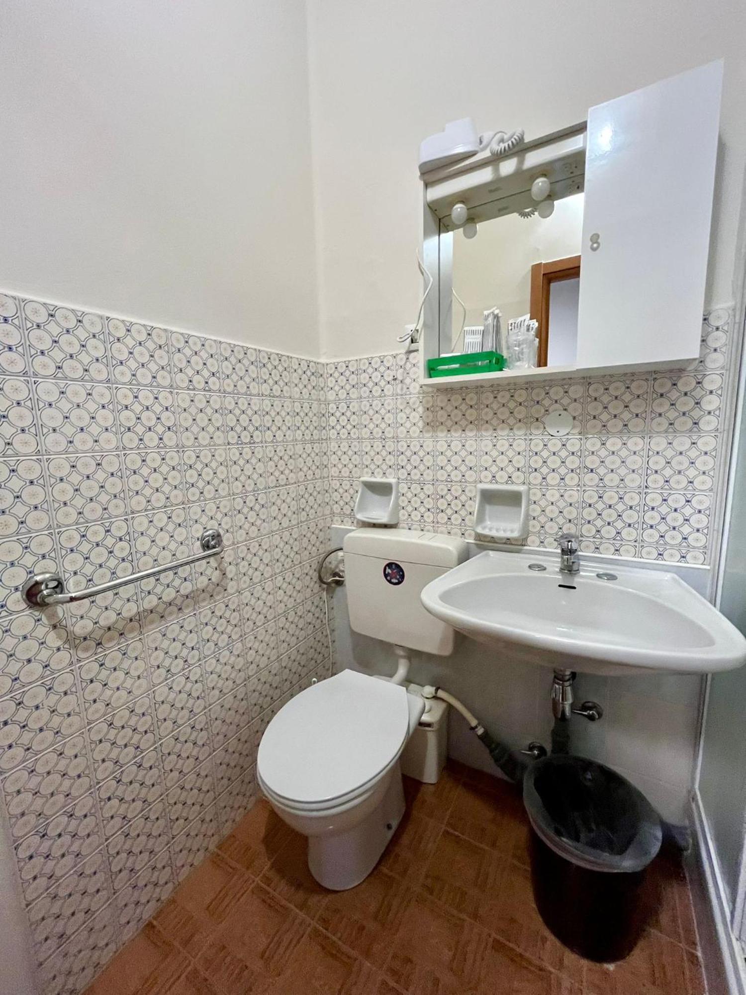 פסקיארה דל גארדה Hotel Benaco Mavras מראה חיצוני תמונה